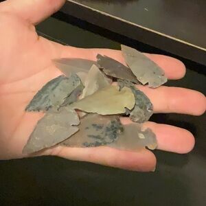 Lot Of 10 Arrowheads